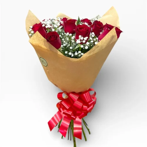 Buquê de Rosas Tradicional com 12 Unidades Embalagem Papel Kraft